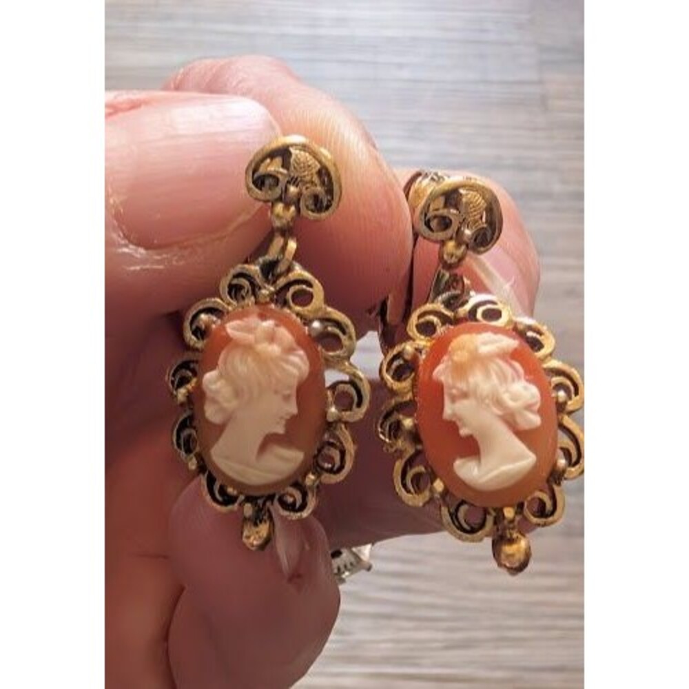 VINTAGE GOLD TONE CAMEO CLIP-ON EARRINGS DANGLE 1.5"